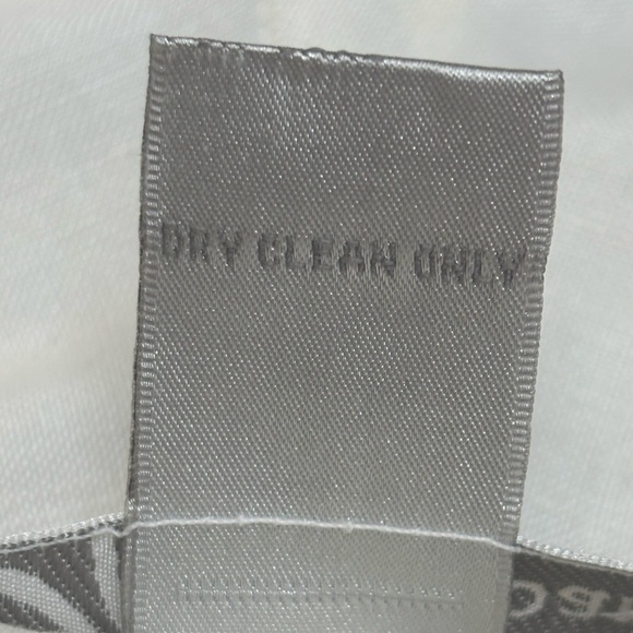 DRESS BARN WHITE LINEN CLASSIC TAILORED BLUE FLORAL EMBROIDERED CAPRIS SIZE 6 - Picture 7 of 8